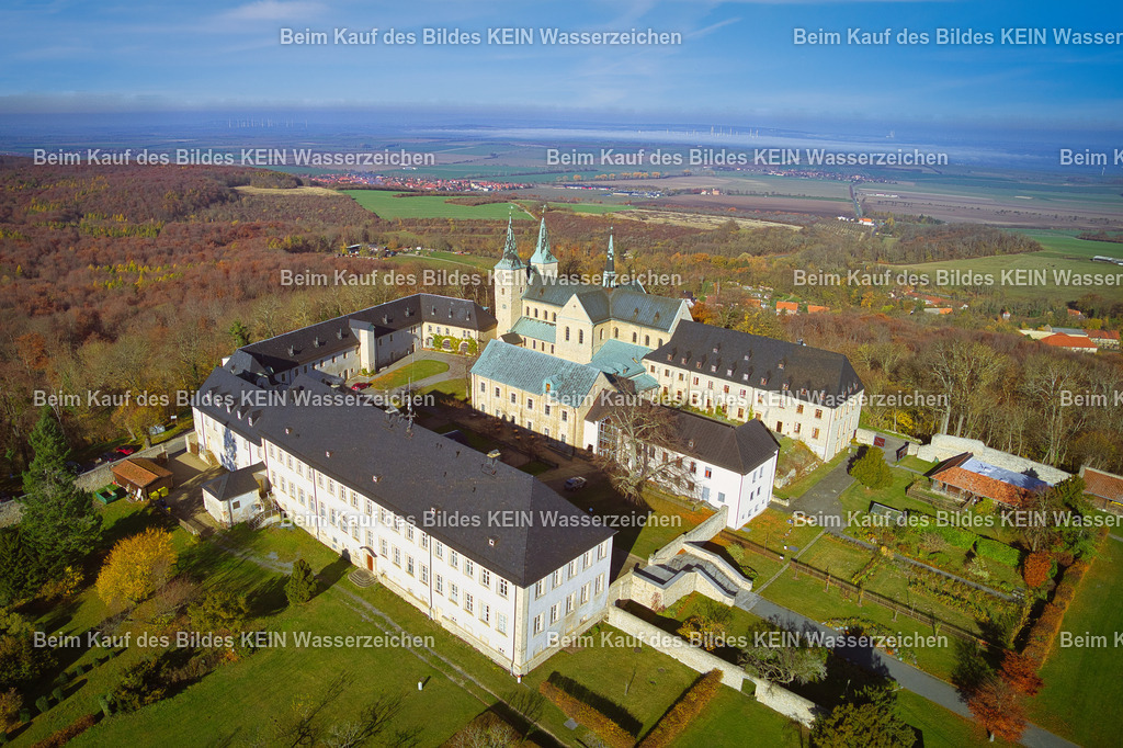Kloster_Huysburg_Luftbild_Herbst_0021 | Luftbild des Klosters Huysburg im Landkreis Harz in Sachsen-Anhalt. Die historische Klosteranlage liegt auf dem Höhenzug des Huy und ist von einer weitläufigen Landschaft umgeben. - Realisiert mit Pictrs.com