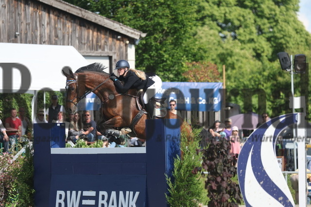 Ladenburg_2024_Prfg.Nr.04_Springprfg_Kl.S_BW-Bank_Qualifikation_Alina Hertwig_Lucky 1643 (5) | Alle Fotos der Reiterjournal Fotografin Doris Matthaes im Reiterjournal Online-Fotoshop. - Realizado com Pictrs.com