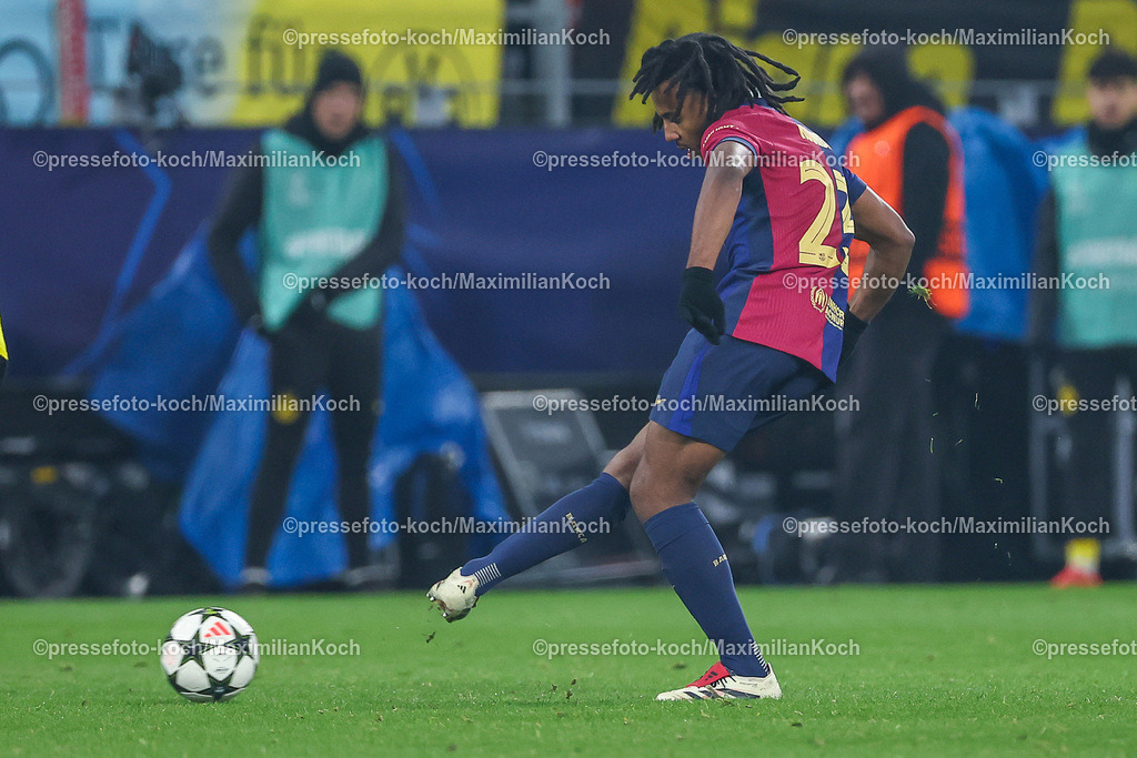 UCL11122402181 | 11.12.2024, UEFA Champions League, Borussia Dortmund - FC Barcelona, 8. Spieltag, Signal Iduna Park, Saison 2024 2025: Jules Kounde (Barca #23)