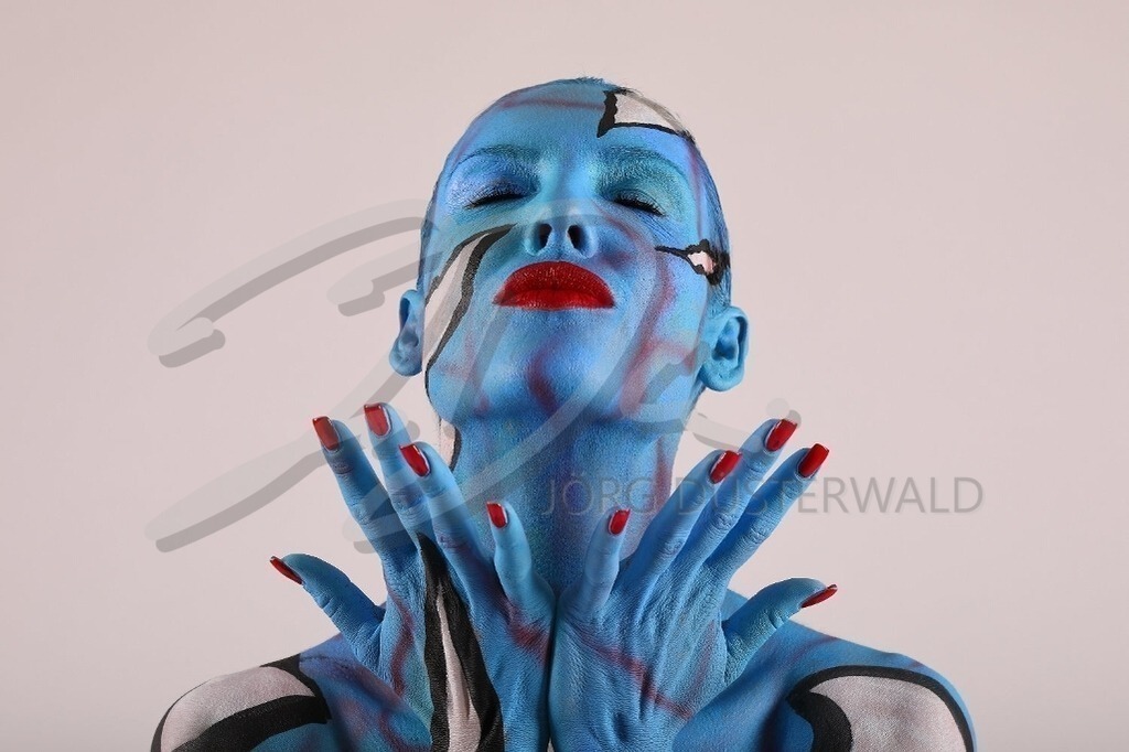 Bodypainting-LIGHTBLUE_0354 | #009 | Modell: Karo | Foto: Andreas Meier - Realisiert mit Pictrs.com