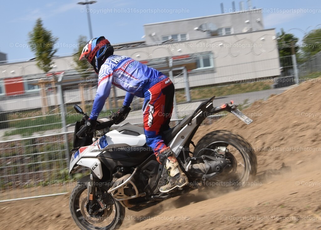 DSC_0481 | Sportfotografie , Motorsport, Motoross, Reitsport, Mointainbike, Enduro,
Landschaft , Outdoor, Eventfotografie, Landschaft, Bilder online bestellen - Realisiert mit Pictrs.com