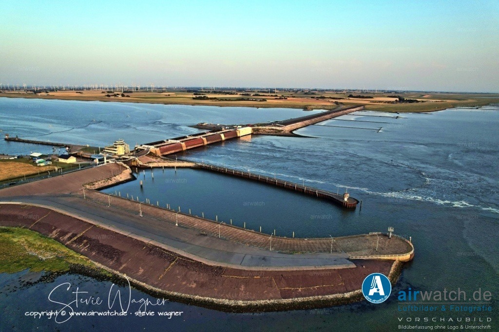 Eider-Sperrwerk - Nordfriesland  | Entdecken Sie atemberaubende Luftbilder und Fotografien auf airwatch.de - Tauchen Sie ein in eine Welt voller faszinierender Aufnahmen aus der Vogelperspektive.