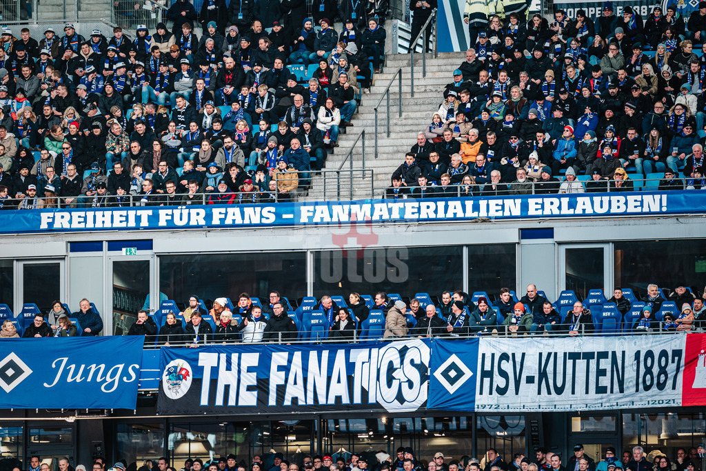 Fußball | Männer | Saison 2023/2024 | 2. Fußball-Bundesliga | 19. Spieltag | Hamburger SV vs. Karlsruher SC | 28.01.2024 | Die HSV fordern auf dem Banner 'Freiheit für Fans - Fanmaterialien erlauben!'