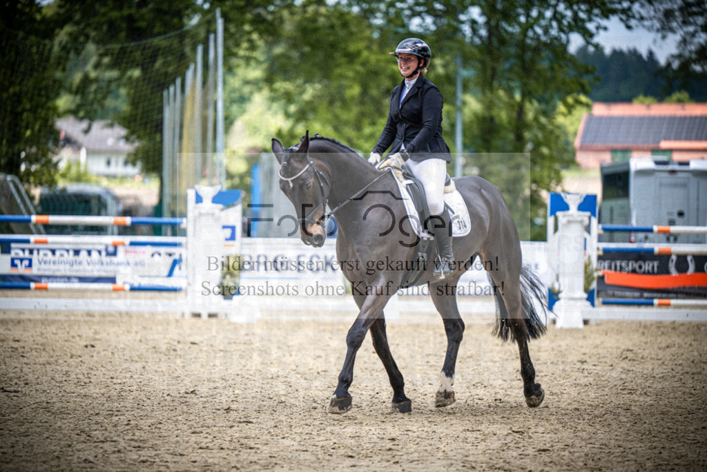 DOS_1622 | Reitturnier Venne - Realisiert mit Pictrs.com