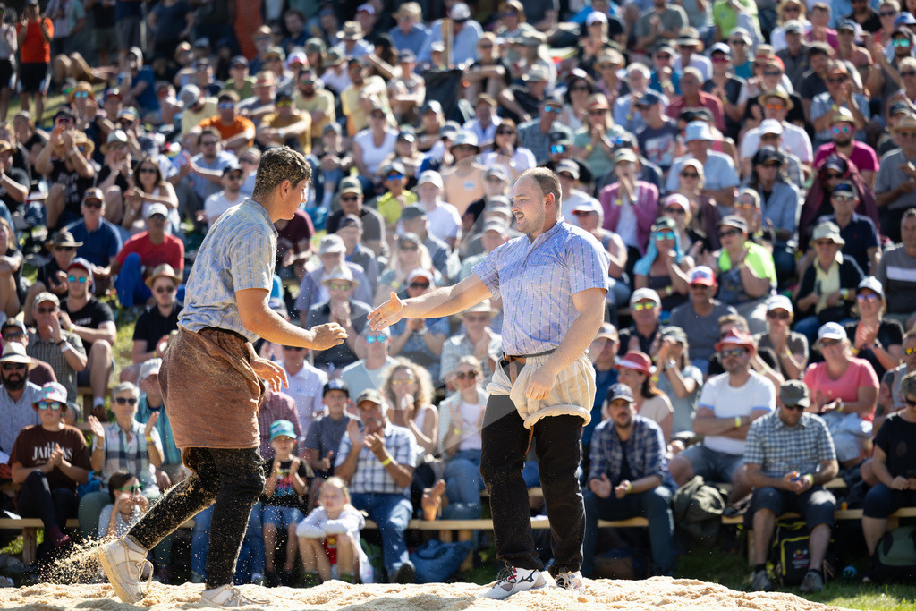 Rigi2025_3002 | Die Schwinger des Schwyzer Kantonalen Schwingerverbandes: Fotos, die Dynamik und Leidenschaft festhalten, sowie emotionale Momente aus dem traditionellen Schwingsport zeigen. - Realisiert mit Pictrs.com