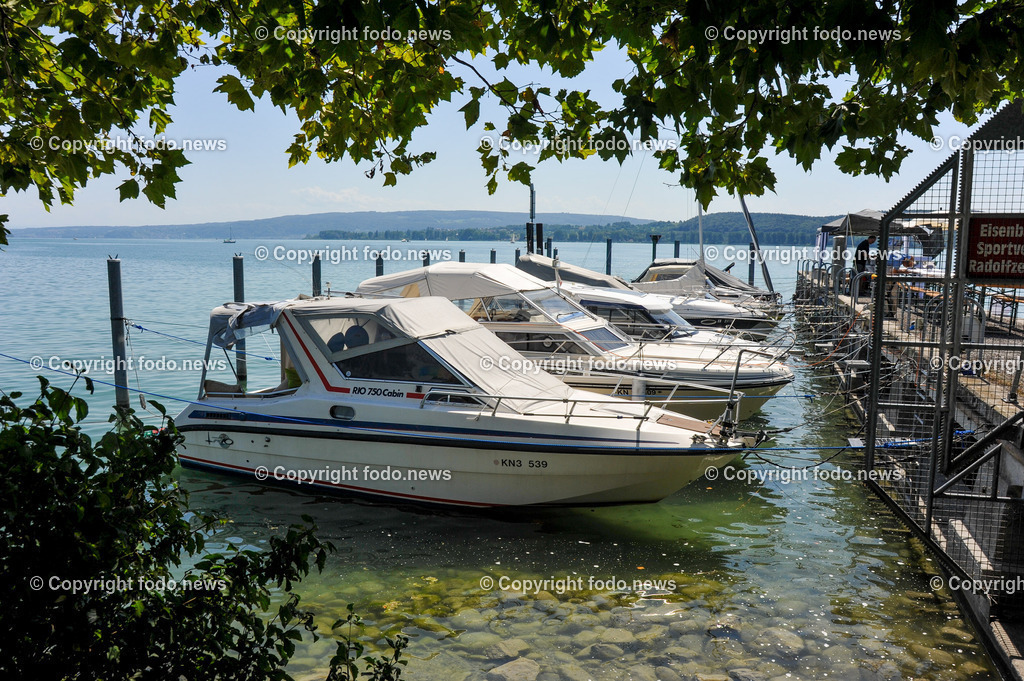 Deutschland_ Baden-Wuerttemberg_ Radolfzell am Bodensee_ 19.06.2024-5 | 19.06.2024, Deutschland, GER, Baden-Wuerttemberg, Radolfzell am Bodensee, im Bild Stadtansichten, Gebauede, Sehenswuerdigkeiten, Reise, Feature, Travel, Bodensee, SchiffEine Stadt am nordwestlichen Ufer des Untersees, einem Teilsee des BodenseesQuelle: Wikipedia