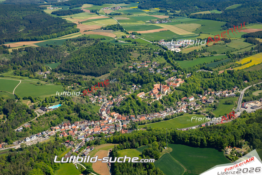 Luftaufnahme der Stadt Kastl - Die Luftaufnahme wurde 2025 vom UL-Flugzeug heraus erstellt ( keine Drohne ) - Hochauflösende Luftaufnahme - für professionelle Ausdrucke geeignet. Die Geschenkidee !Mit Lizenz und Bildrechte bestellbar