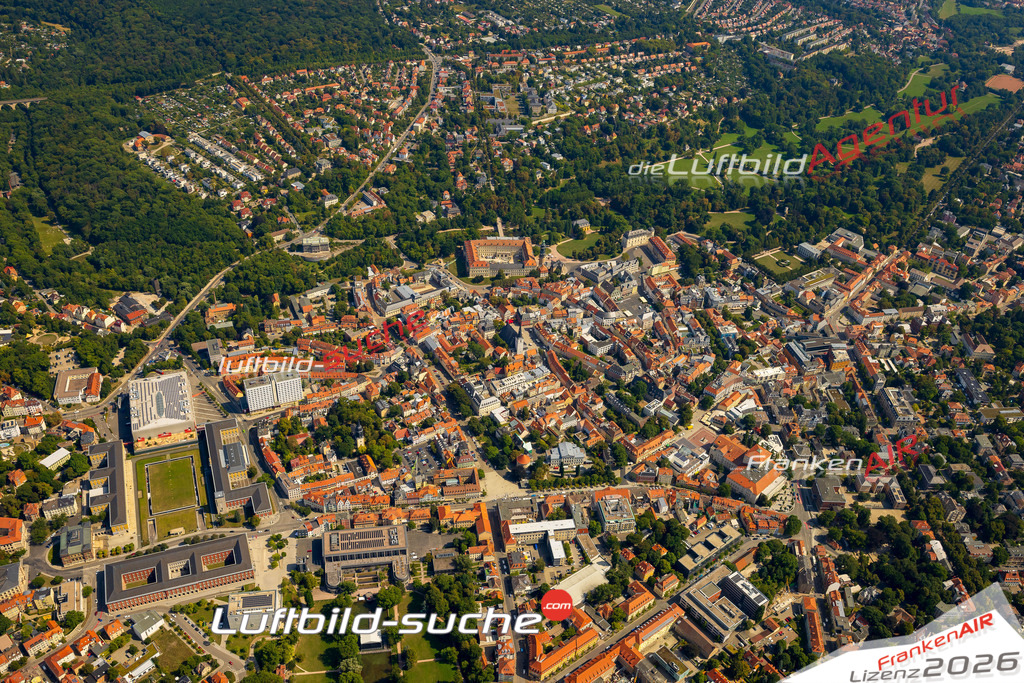 Schrägluftbild  historische Altstadt  Weimar - Das Luftbild wurde 2025 vom UL-Flugzeug heraus erstellt (ohne Drohne- keine Drohnenaufnahme ) - Hochauflösende Luftaufnahme -Nicht vergleichbar mit Google Maps oder Satelittenbilder- Die Geschenkidee !Mit Lizenz und Bildrechte bestellbar