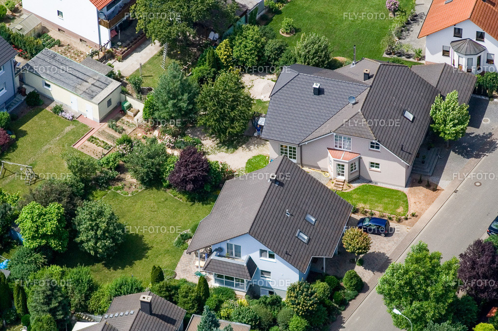 Klingbachstraße von Südosten | Luftbild: Klingbachstraße von Südosten in Steinweiler im Bundesland Rheinland-Pfalz in Deutschland. Foto: IMG_11269.jpg vom 14.06.2008 durch Werner Riehm/FLY-FOTO.de - Realisiert mit Pictrs.com