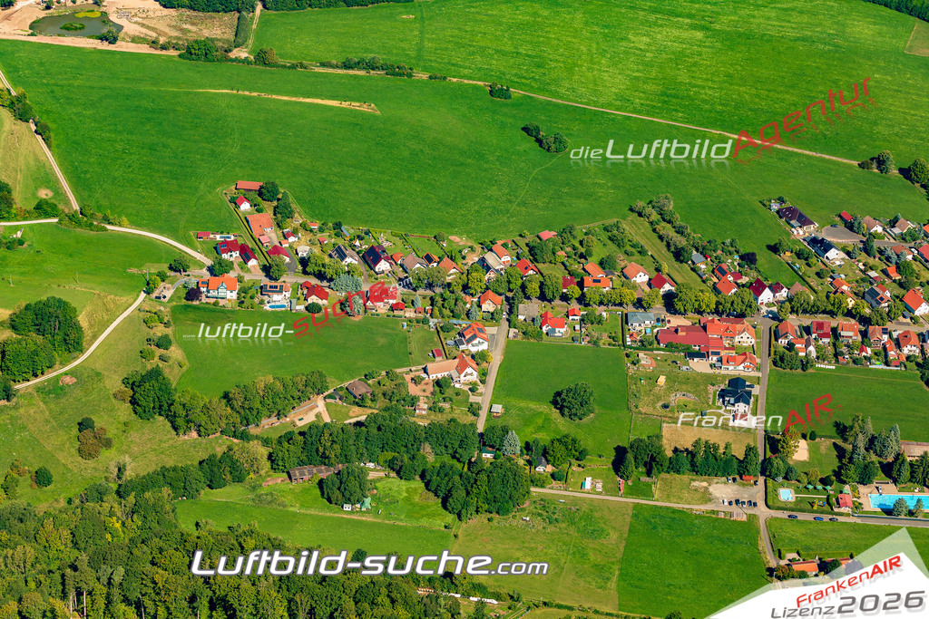 Neue Luftbildaufnahme der Stadt Dermbach - Das Luftbild wurde 2025 vom UL-Flugzeug heraus erstellt ( keine Drohnenaufnahme ) - Hochauflösende Luftaufnahme - für Wandbilder und großformatige Ausdrucke geeignet. Das besondere Geschenk!Hier alle&nbsp;Infos zur Lizenzierung der LuftaufnahmeWir fliegen auch dieses Jahr wieder in Ihre Region um Luftbilder zu erstellen.- Luftbild anfragen