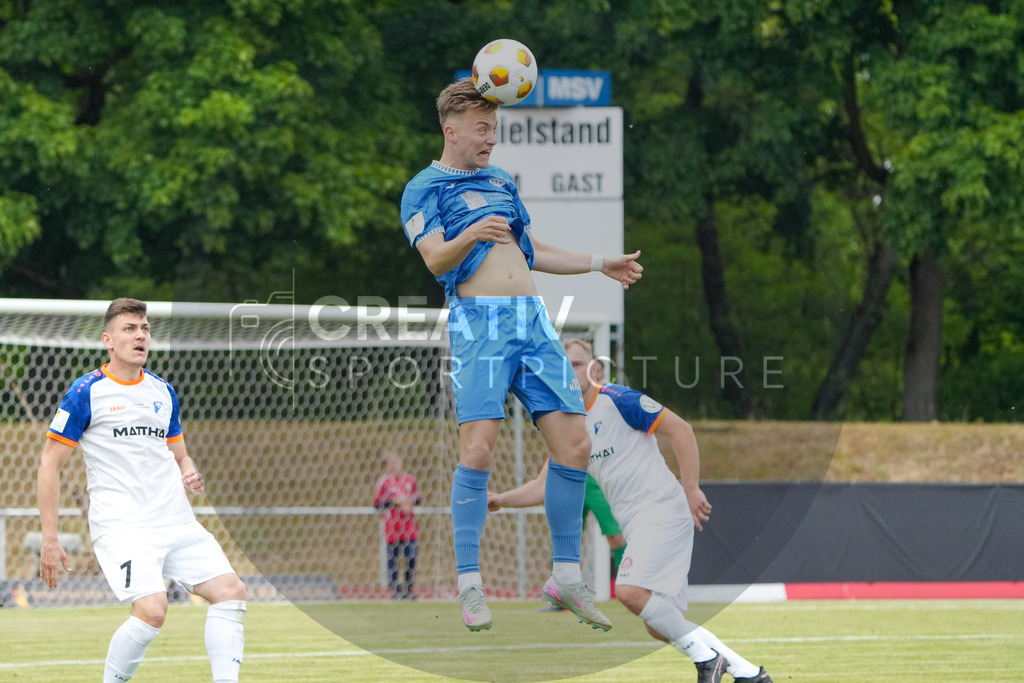 Fußball, Herren, Saison 2024/2025, Finaltag der Amateure 2025, Landespokal Brandenburg, Finale, VfB 1921 Krieschow vs. RSV Eintracht 1949, Samstag 24.05.2025, Volksparkstadion Neuruppin, | Fußball, Herren, Saison 2024/2025, Finaltag der Amateure 2025, Landespokal Brandenburg, Finale, VfB 1921 Krieschow vs. RSV Eintracht 1949, Samstag 24.05.2025, Volksparkstadion Neuruppin, Im Bild: Till Plumpe (RSV) - Realisiert mit Pictrs.com