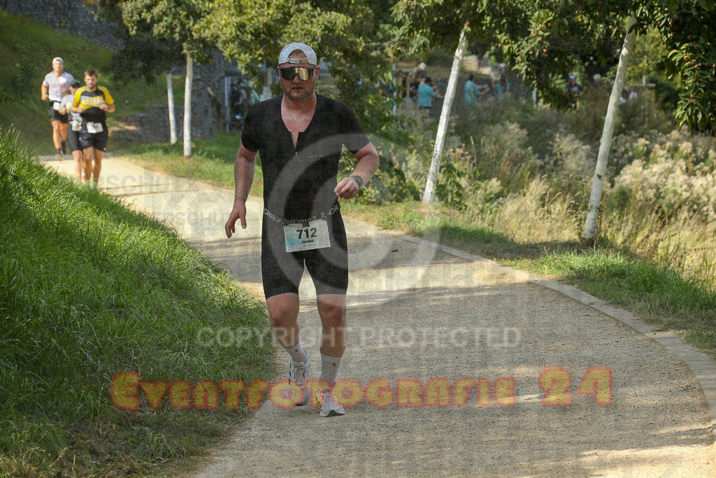 250824_1447_EX1_7602 | Sportfotografie im Rhein-Sieg Kreis, Köln, Bonn, NRW, Rheinland Pfalz, Hessen, etc. Unser Tätigkeitsfeld umfasst den Laufsport vom Volkslauf über den Marathon, Duathlon, Triathon bis zum Ultralauf wie Kölnpfad Ultra oder Schindertrail.