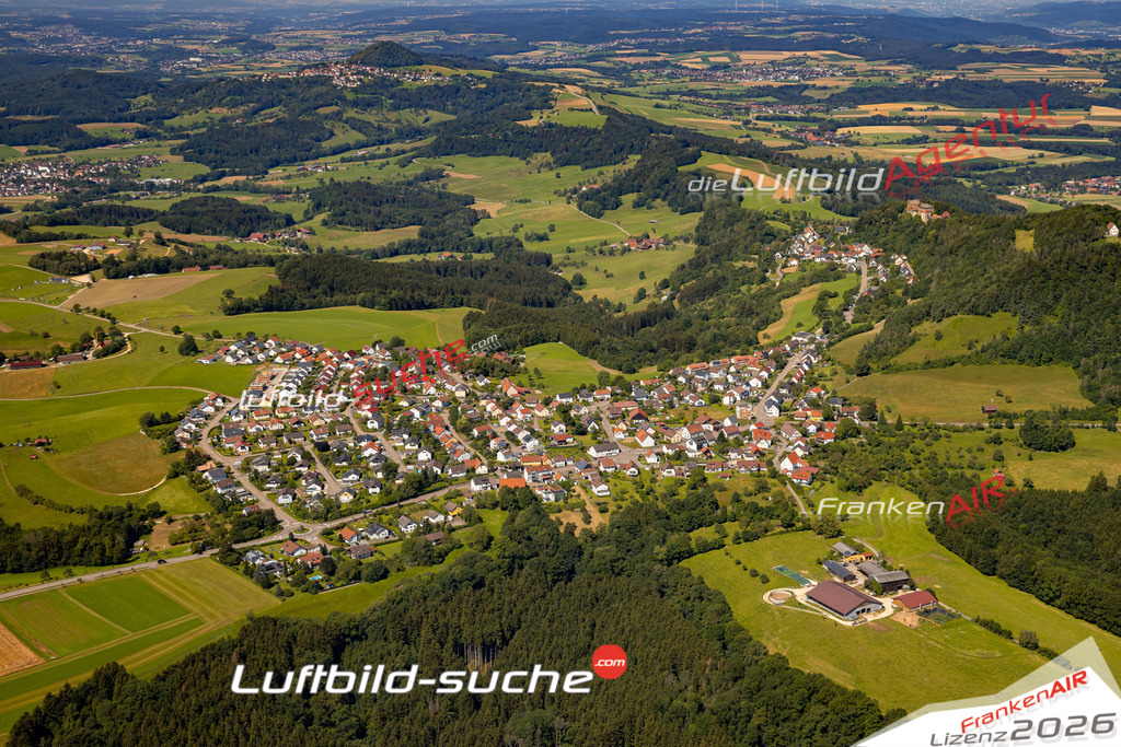 Das Luftbild zeigt : Rechberg Schwäbisch Gmünd - Die Luftaufnahme wurde 2024 vom UL-Flugzeug aus erstellt ( keine Drohne ) - Hochauflösende Luftaufnahme - Für grossformatige Ausdrucke geeignet. Die Geschenkidee !Mit Lizenz und Bildrechte bestellbar