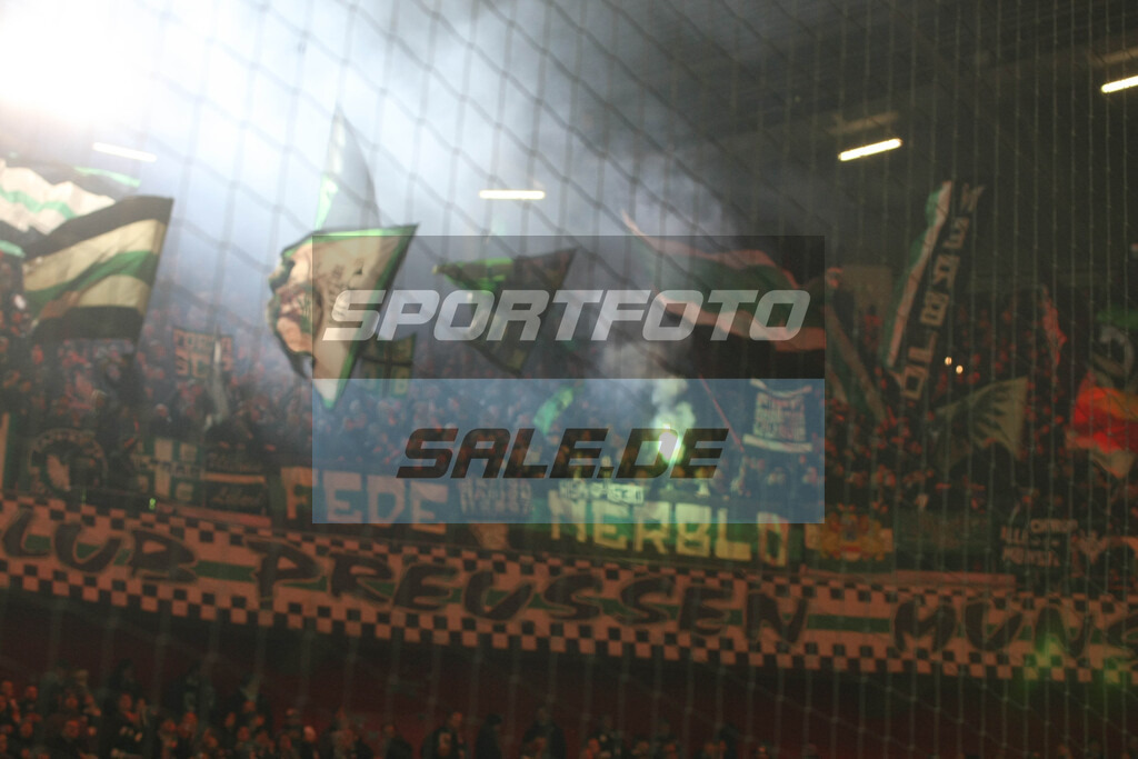 Fortuna Düsseldorf  Saison 25/26 - © Sportfoto-Sale (MK) | Pyro im Münsterblock - Fortuna Düsseldorf - SC Preußen Münster 25/26 - © Sportfoto-Sale (MK) - Realisiert mit Pictrs.com