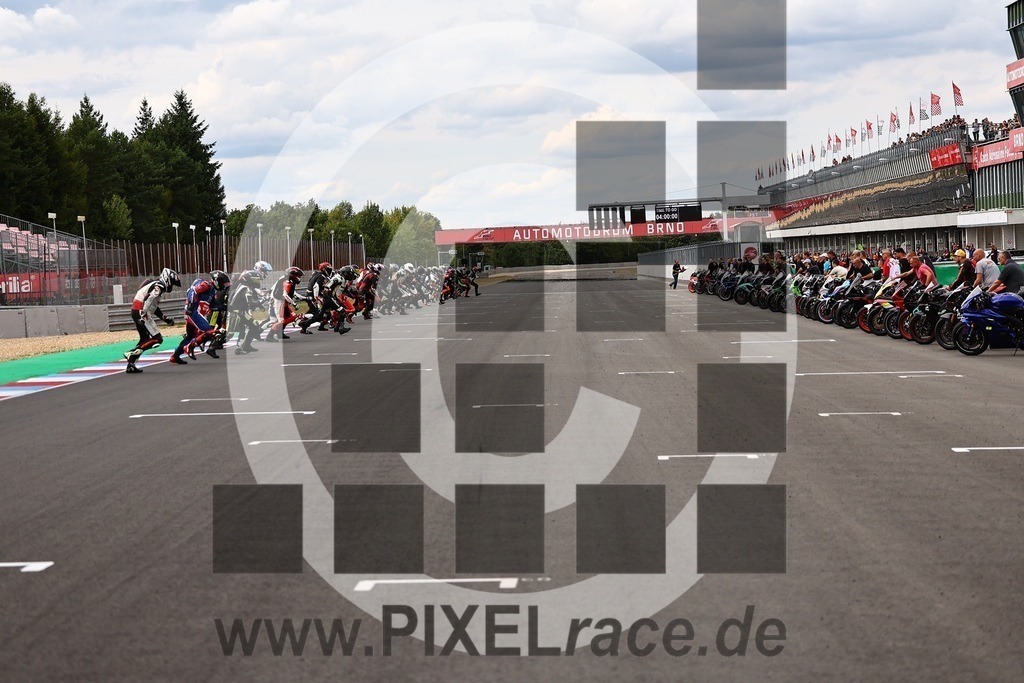 startendurance-20250830_07297 | Schöne Erinnerungen an spannende Momente - das festzuhalten ist unser Job. PIXELrace.de ist seit 2003 auf den Rennstrecken Europas unterwegs um die Action draußen beim Fahren und die wunderbare Stimmung imm Fahrerlager für euch einzufangen.