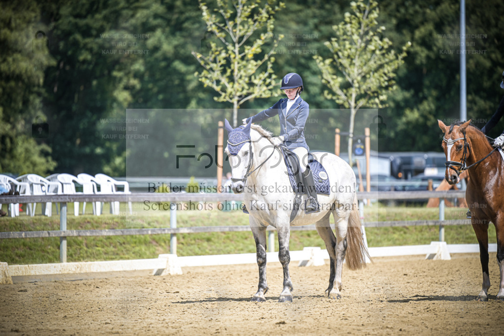 DOS_5475 | Entdecke hochwertige Reitturnierfotos von Foto Oger. Professionell, emotional und authentisch – jetzt Lieblingsmomente im Shop bestellen. - Realisiert mit Pictrs.com