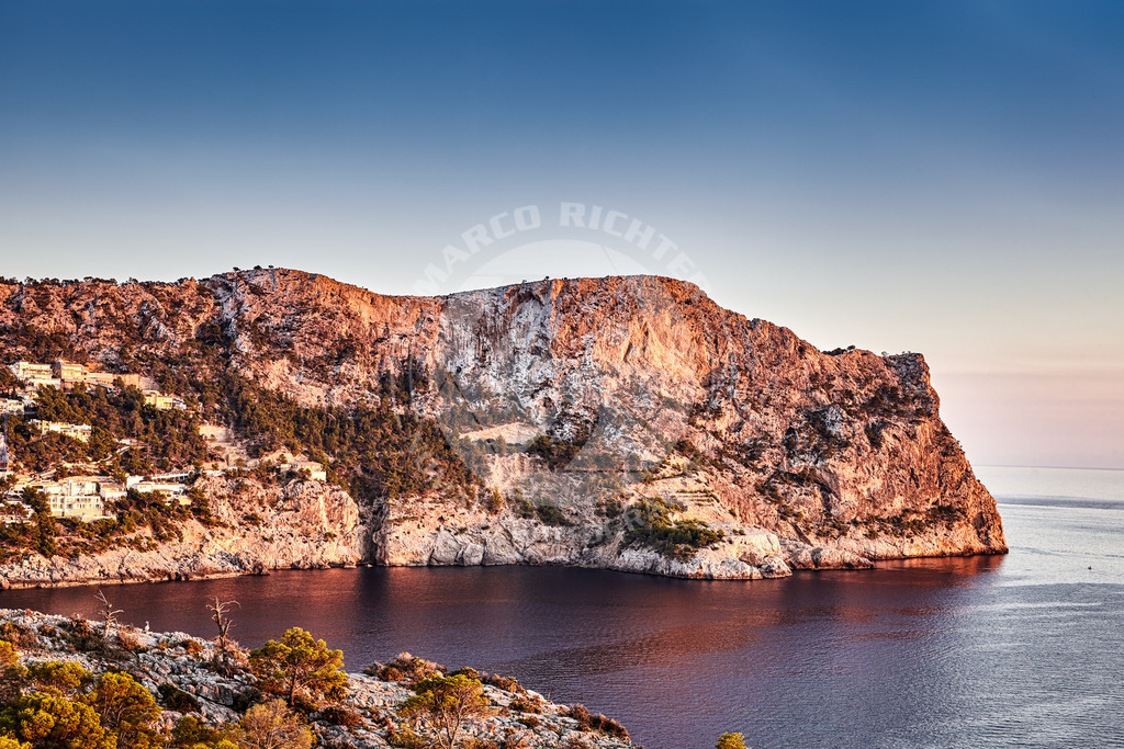 Architektur und Immobilienfotos | Bildmaterial (Honorarfrei, bei Quellenangabe)

Sämtliche Bilder dieser Serie stehen zur honorarfreien Verwendung zur Verfügung. Bedingung ist die Nennung des Copyrights: Foto Marco Richter oder www.mallorco.com

für unterlassene, unvollständig, falsch platzierte oder nicht zuordnungsfähige Urhebervermerke ist für jeden Einzelfall eine Vertragsstrafe in Höhe des fünffachen Nutzungshonorars zu zahlen, vorbehaltlich weitergehender Schadensersatzansprüche.!!!Ebenso ist der Weiterverkauf des Bildmaterials an Dritte ohne ausdrückliche Genehmigung von Marco Richter (Mallorco Photography) untersagt. Diese Regelung gilt auch bei jeglicher unberechtigt (ohne Zustimmung durch den Fotograf Marco Richter (Mallorco Photography) erfolgten Nutzung, Verwendung, Wiedergabe oder Weitergabe des Bildmaterials.