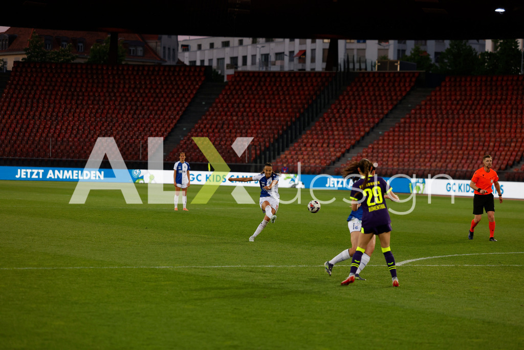 GC Zürich vs FC Zürich - AXA Women’s Super League Playoffs - Stadion Letzigrund | MARTA CAZALLA of Grasshopper Club Zürich during the AXA Women’s Super League Playoffs quarter-final second leg between GC Zürich and FC Zürich at Stadion Letzigrund, Zurich, Switzerland. - Realisiert mit Pictrs.com