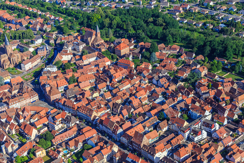 Aerial view: Rue de la République from the southeast in Wissembourg in the state Bas-Rhin, France. – Photo: IMG_083032.jpg taken on 06/26/2015 by Werner Riehm/FLY-FOTO.com – Resolution of the original: 5472 x 3648 px