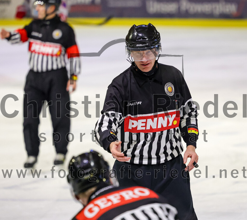 2025-11-30_078_TSV_Erding_gegen_EC_Peiting | Erding, Deutschland, 30.11.2025:Eishockey, Oberliga Süd 2025 / 2026, 22. Spieltag, TSV Erding gegen EC Peiting, Endergebnis: 5:1Foto: Christian Riedel / fotografie-riedel.net