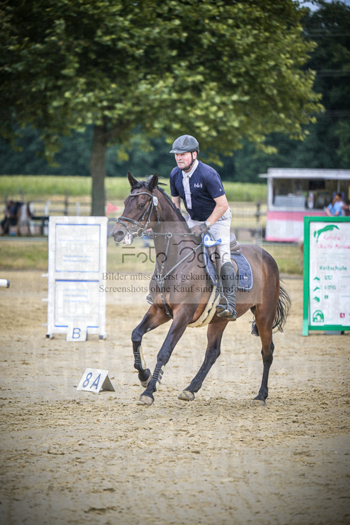 DOS_9800 | Entdecke hochwertige Reitturnierfotos von Foto Oger. Professionell, emotional und authentisch – jetzt Lieblingsmomente im Shop bestellen.Deutschlandweite Turnierfotografie. - Realisiert mit Pictrs.com