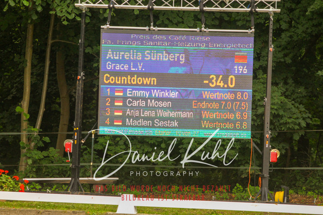 DKP44976 | Turnierfotos kaufen im Webshop von Daniel Kuhl Photography – entdecke professionelle Reitsportfotos aus Turnieren & Events. Hochwertige Turnierbilder online bestellen & sichern. Jetzt Fotos von Reitsportturnieren kaufen!