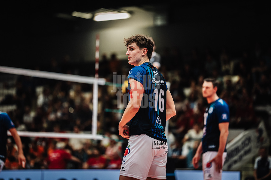 Volleyball | Herren | Saison 2025/2026 | Volleyball Ligacup | VfB Friedrichshafen vs. WWK Volleys Herrsching | 12.10.2024 | Simon Kohn (#16, VfB Friedrichshafen)