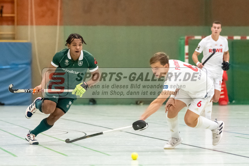 SFE_20240113_0009 | Mülheim, Deutschland, 13.01.2024: William Sanda (Uhlenhorst Mülheim) in Aktion waehrend des Spiels der Halle 1. Bundesliga Herren zwischen Uhlenhorst Mülheim vs Rot-Weiss Köln im Sporthalle Lehnerstr. (HTCU) am 13.01.2024 in Mülheim, Deutschland. (Foto von Stephan Fehrmann)

Mülheim, Germany, 13.01.2024: William Sanda (Uhlenhorst Mülheim) in action during the game of Halle 1. Bundesliga Herren between Uhlenhorst Mülheim vs Rot-Weiss Köln in Sporthalle Lehnerstr. (HTCU) at 13.01.2024 in Mülheim, Deutschland. (Foto von Stephan Fehrmann)