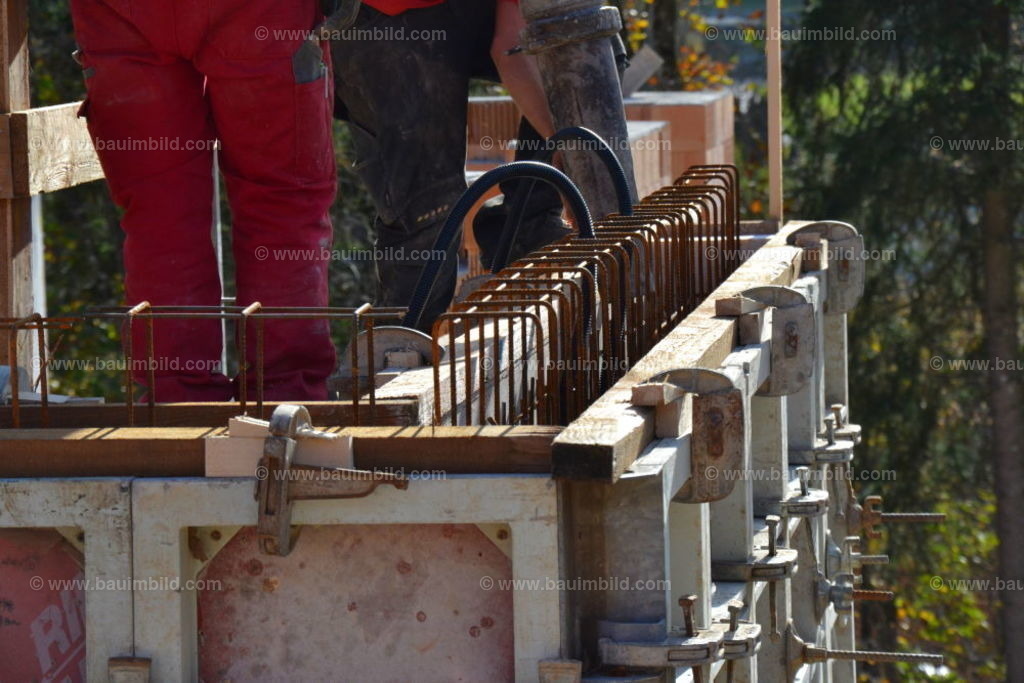 bib-lg04-betonarbeiten-0651 | Nach LV-Leistungsgruppen sortierte Detailfotos über den Bau eines Hauses. Alle Hausbau-Bilder direkt vom Urheber und Autor der Website Haus-Selber-Bauen.com