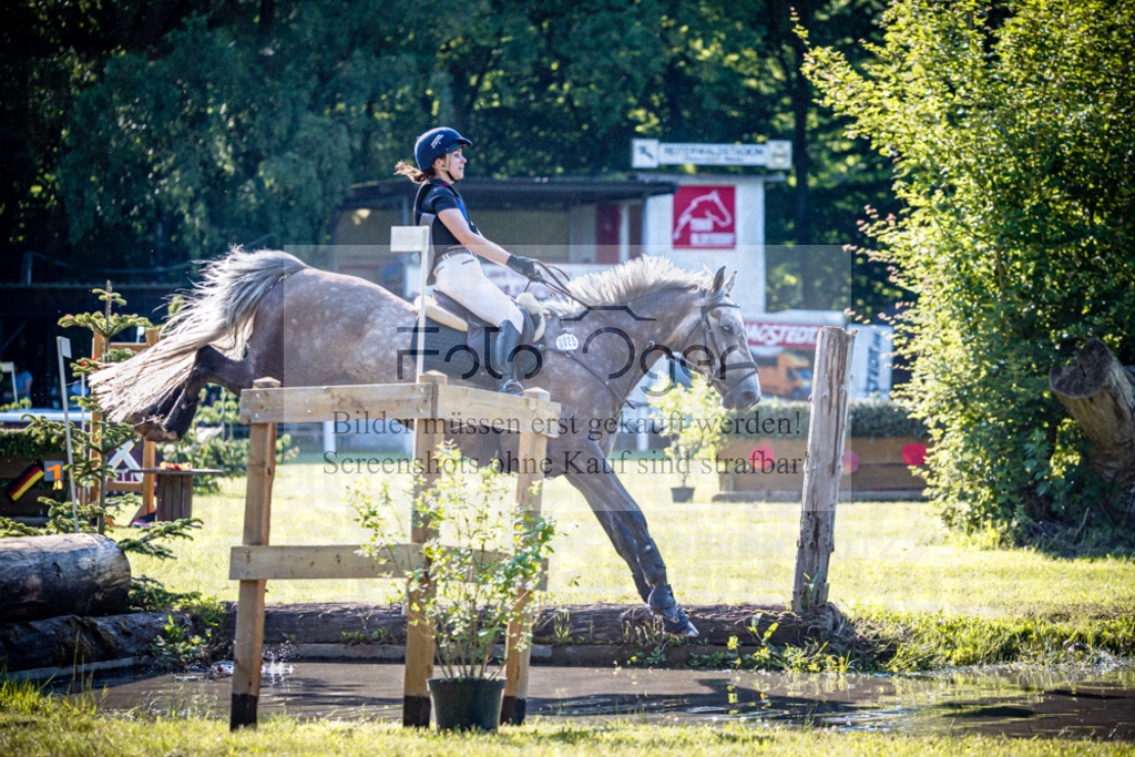 2026-05 - Melle Oldendorf-3-0104 | Entdecke hochwertige Reitturnierfotos von Foto Oger. Professionell, emotional und authentisch – jetzt Lieblingsmomente im Shop bestellen.Deutschlandweite Turnierfotografie. - Realisiert mit Pictrs.com