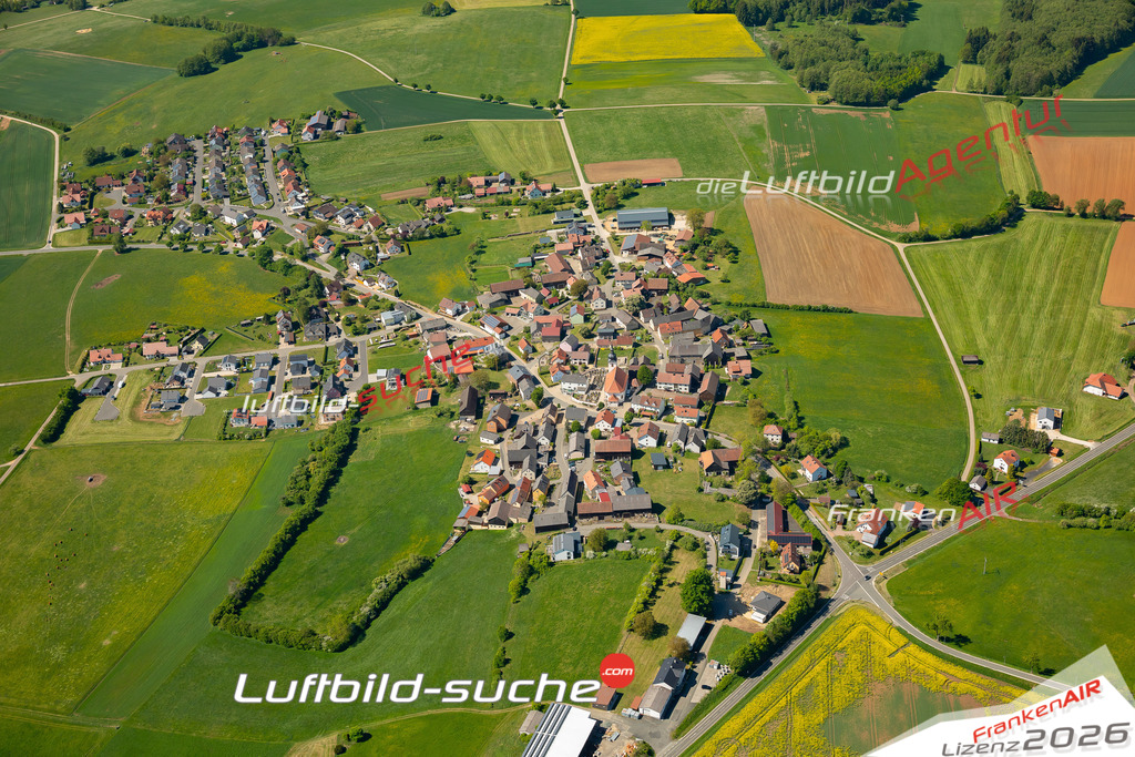 Klassische Luftaufnahme ohne Drohne zeigt:Thurndorf bei Kirchenthumbach - Die Luftbildaufnahme wurde 2025 vom UL-Flugzeug heraus erstellt ( keine Drohne ) - Hochauflösende Luftaufnahme -Nicht vergleichbar mit Google Maps oder Satelittenbilder- Die Geschenkidee !Mit Lizenz und Bildrechte bestellbar