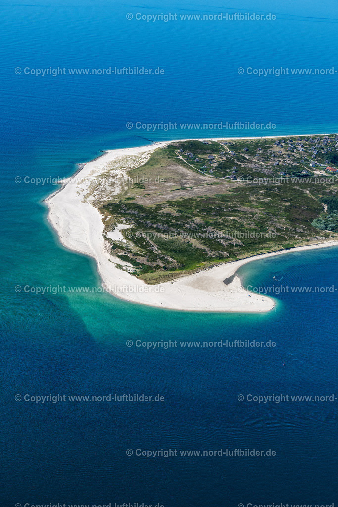 Sylt_Hörnum_Gesamtübersicht_ELS_0237130822 | HöRNUM (SYLT) 13.08.2022 Küstenbereich der Nordsee - Insel in Hörnum Sylt im Bundesland Schleswig-Holstein. // Coastal area of the Nordsee - Island in Hoernum Sylt in the state Schleswig-Holstein. Foto: Martin Elsen