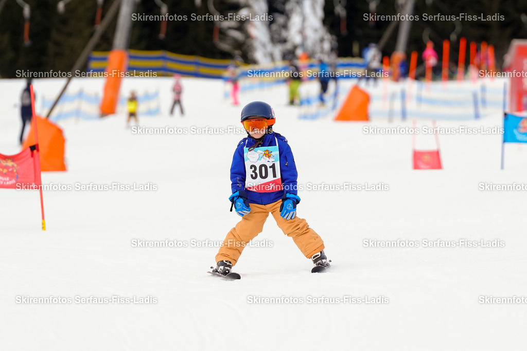 SRF_02.01.2026_0451 | Skirennfotos,Serfaus,Fiss,Ladis,Kinderskirennen,Winter,Tirol,Oberland,skirace,SFL,feelfree,weil wir's genießen,ski,Ski,skifahren,Sonnenplateau, - Realisiert mit Pictrs.com