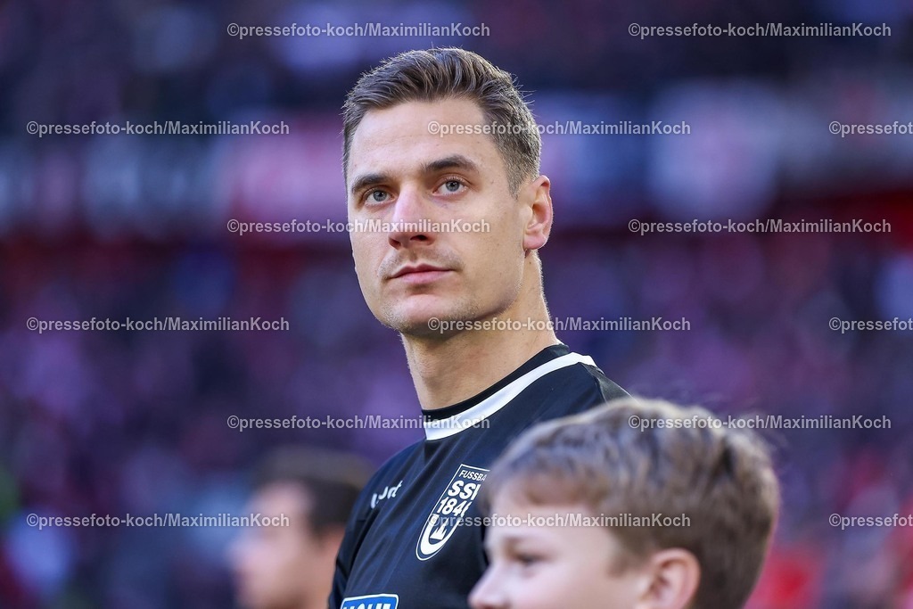 Due01022502122 | 01.02.2025, Fußball, Fortuna Düsseldorf - SSV Ulm 1846, 2.. Fußball Bundesliga, 20. Spieltag, Merkur Spiel-Arena, Saison 2024 2025: Thomas Geyer (SSV Ulm #6)DFB regulations prohibit any use of photographs as image sequences and or quasi-video.