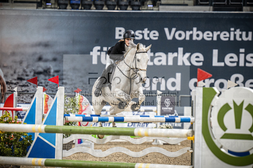 DOS_1985 | Entdecke hochwertige Reitturnierfotos von Foto Oger. Professionell, emotional und authentisch – jetzt Lieblingsmomente im Shop bestellen.Deutschlandweite Turnierfotografie. - Realisiert mit Pictrs.com