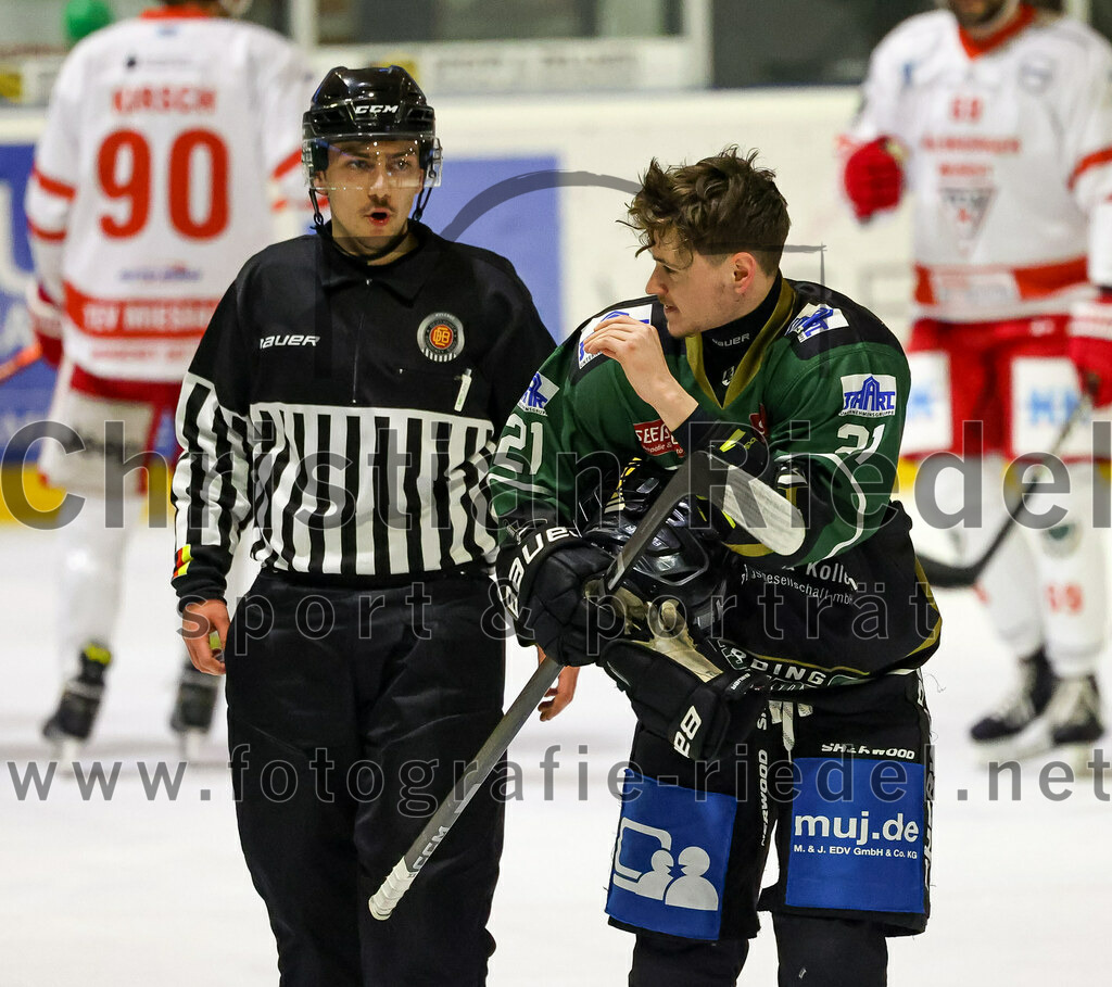 2023-03-19_069_TSV_Erding_gegen_TEV_Miesbach | Erding, Deutschland, 19.03.2023:
Eishockey, Bayernliga Playoffs 2022 / 2023, Halbfinale, TSV Erding gegen TEV Miesbach, Endergebnis: 

Erik Modlmayr (Erding Gladiators, #21)

Foto: Christian Riedel / fotografie-riedel.net