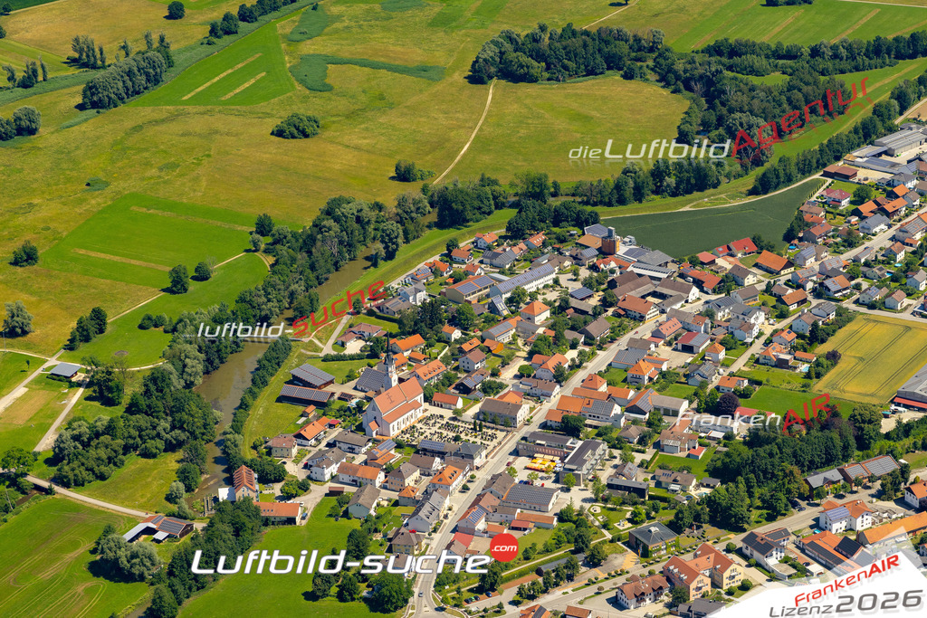 Das Luftbild der Stadt Marklkofen wurde 2022 vom Flugzeug heraus erstellt (keine Drohnen-Aufnahmen) Aufnahmehöhe ca.450 Meter- hohe Bildauflösung und Druck-Qualität. Garantiert!