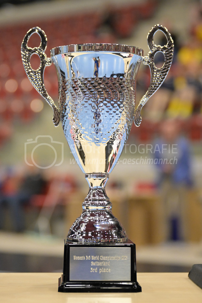 3v3 World Floorball Championships 2025 - Medal Ceremony | Trophy, during 3v3 World Floorball Championships 2025, Switzerland: 03.05.2025, Winterthur, AXA ArenaEvent page: <a href="https://www.u19wfc2025.ch/">www.u19wfc2025.ch</a>Credit: Markus Aeschimann, <a href="https://markus-aeschimann.ch">markus-aeschimann.ch</a>Instagram: <a href="https://instagram.com/sportfotografie.aeschimann">@sportfotografie.aeschimann</a> - Realisiert mit Pictrs.com