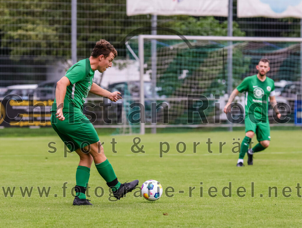 2023-08-04_076_FC_Forstern_gegen_FC_Langengeisling_II | Forstern, Deutschland, 04.08.2023:
Fußball, Kreisklasse 2023 / 2024, 1. Spieltag, FC Forstern gegen FC Langengeisling II, Endergebnis: 2:1

Michael Simon (FC Forstern, #8)

Foto: Christian Riedel / fotografie-riedel.net