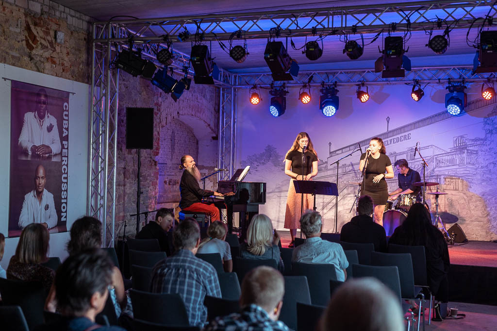 Karaoke mit Liveband | Karaoke mit Forster Family im Forte Belvedere Leisnig zum Festival Hallo Leisnig 2022. - Realisiert mit Pictrs.com