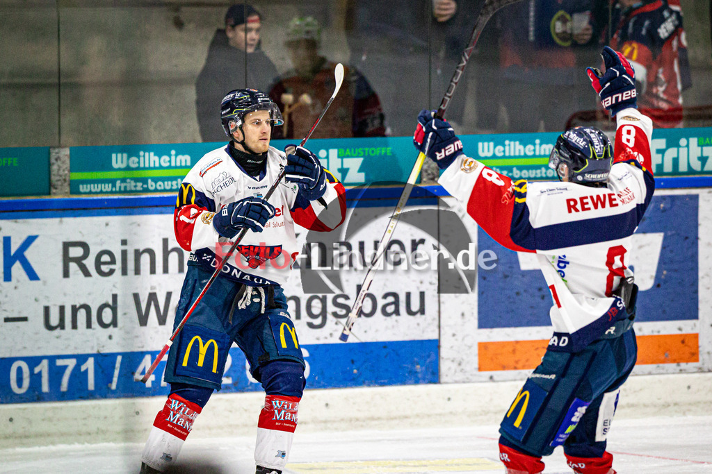 TSV Peißenberg MINERS gegen VfE Ulm/Neu Ulm DEVILS | Eishockey Bayernliga Herren Vorrunde 2024/25, TSV Peißenberg MINERS gegen VfE Ulm/Neu Ulm DEVILS, 20250105,Torjubel Dominik SYNEK (DEVILS 14),2025-01-05 in Peißenberg (Eisstadion Peißenberg)Dominik SYNEK (DEVILS 14)Copyright: WolfgangxLindner foto-lindner.de