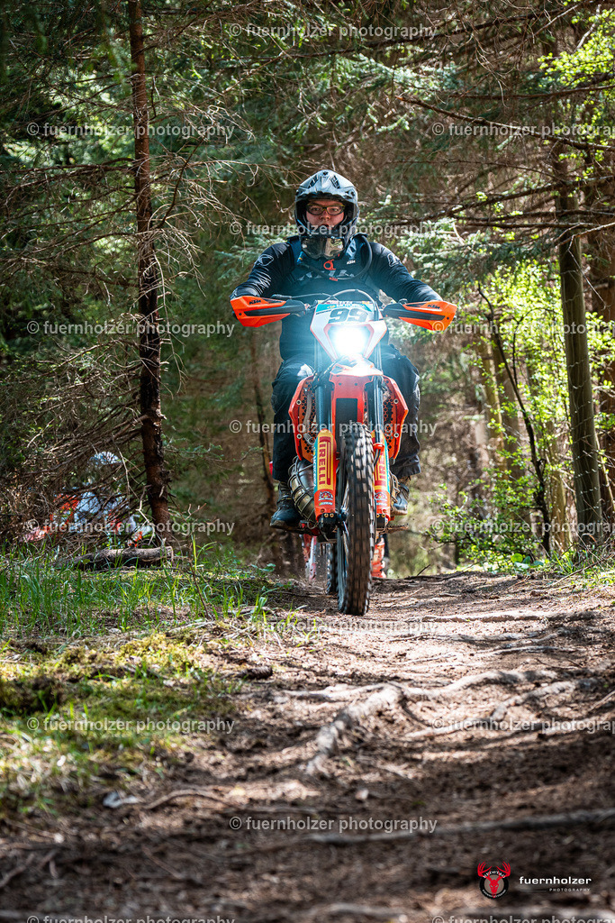 fuernholzer_250501-C2-380 | Fotografische Impressionen von der Red Stag Enduro Extreme by fuernholzer-photography.com. Endurosport in Österreich fotografisch festgehalten von fuernholzer. Auftragsfotografie für Private, Gewerbefotos und Industriefotografie. Eventfotografie, Sportfotografie und Motorsportfotografie. Anbieter von Fotoworkshops, Fototraining, fotografischen Vorträgen und Fotoseminaren.