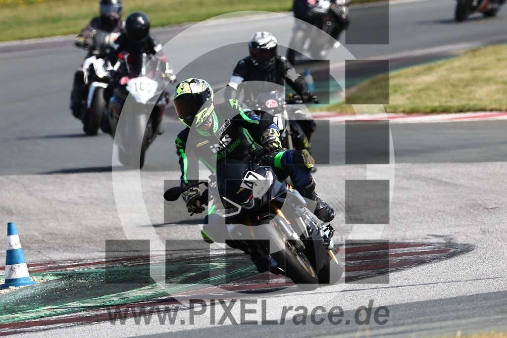 0047-20240812_02303 | Schöne Erinnerungen an spannende Momente - das festzuhalten ist unser Job. PIXELrace.de ist seit 2003 auf den Rennstrecken Europas unterwegs um die Action draußen beim Fahren und die wunderbare Stimmung imm Fahrerlager für euch einzufangen.