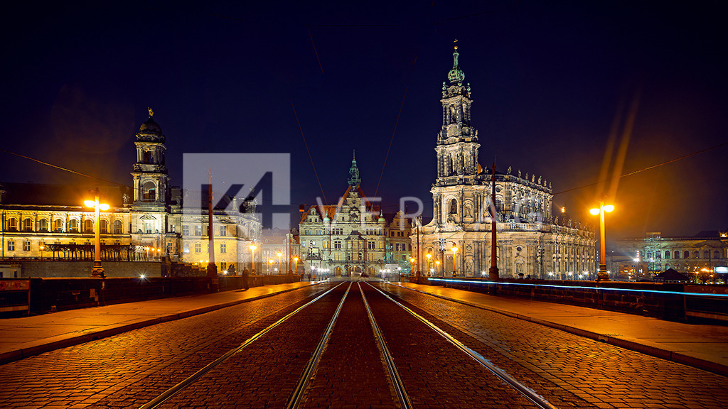 Augustusbrücke-Hofkirche-Schlosstor_DSC1794_neu | Blick von der Augustusbrücke auf die Hofkirche und das Schloss bei Nacht - Realisiert mit Pictrs.com