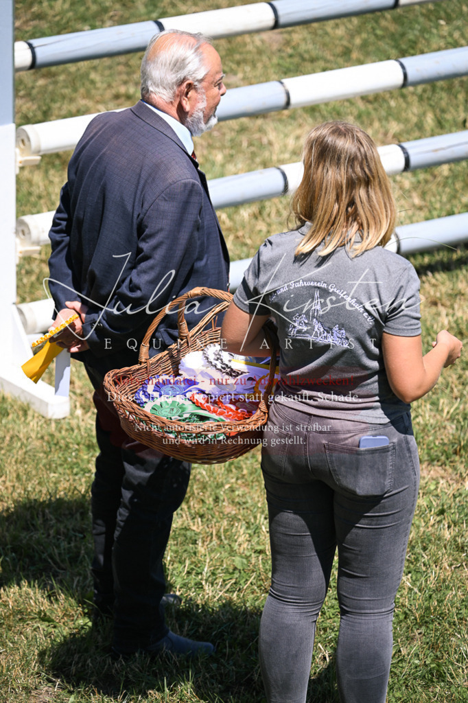 DSC_0042 | Pferde- und Turnierfotografie in Westsachsen. Pferdeportraits, Auftragszeichnungen und intuitive Kunst.