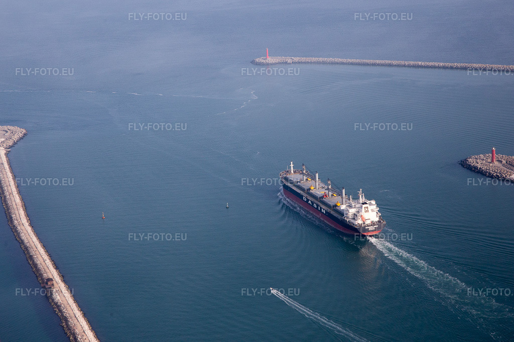 Vue aérienne: Vue de la ville à Santa Maria del Mare dans le département Vénétie, Italie. Photo: IMG_087537.jpg prise le 06/04/2016 par Werner Riehm/FLY-FOTO.euRésolution de l'original: 5265 x 3510 px