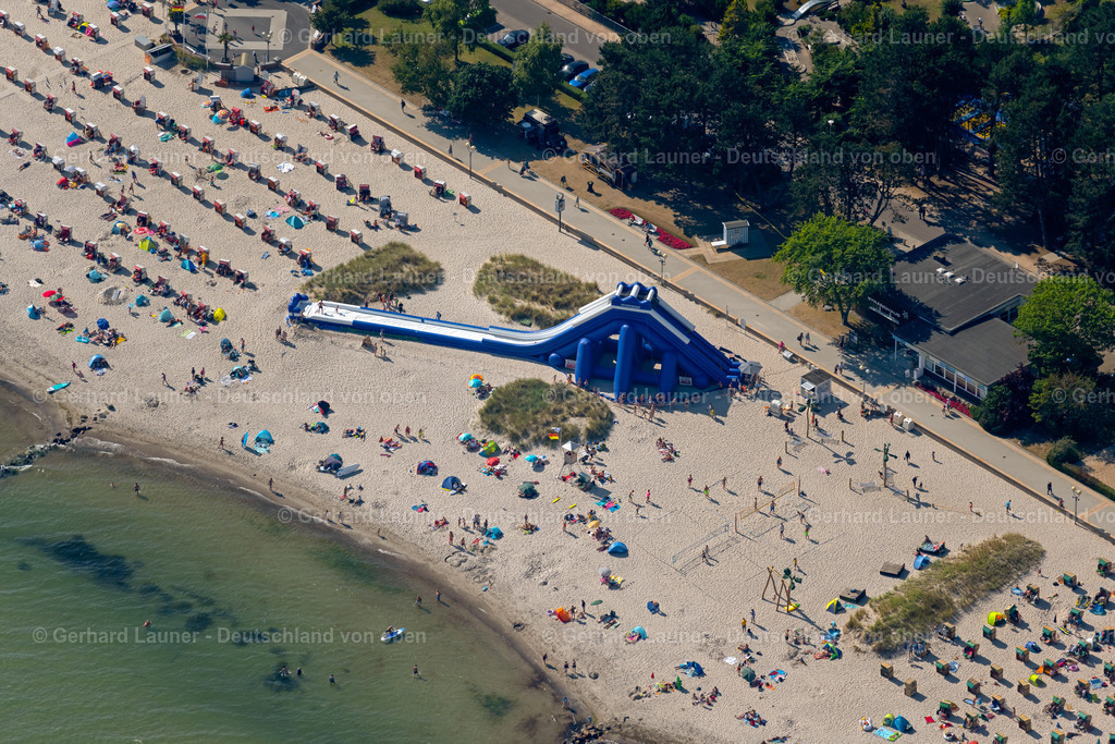 4038033 | GRöMITZ 07.08.2020 Rutsche am Strand in Grömitz im Bundesland Schleswig-Holstein, Deutschland. // Slide on the beach in Groemitz in the state Schleswig-Holstein, Germany. Foto: Gerhard Launer