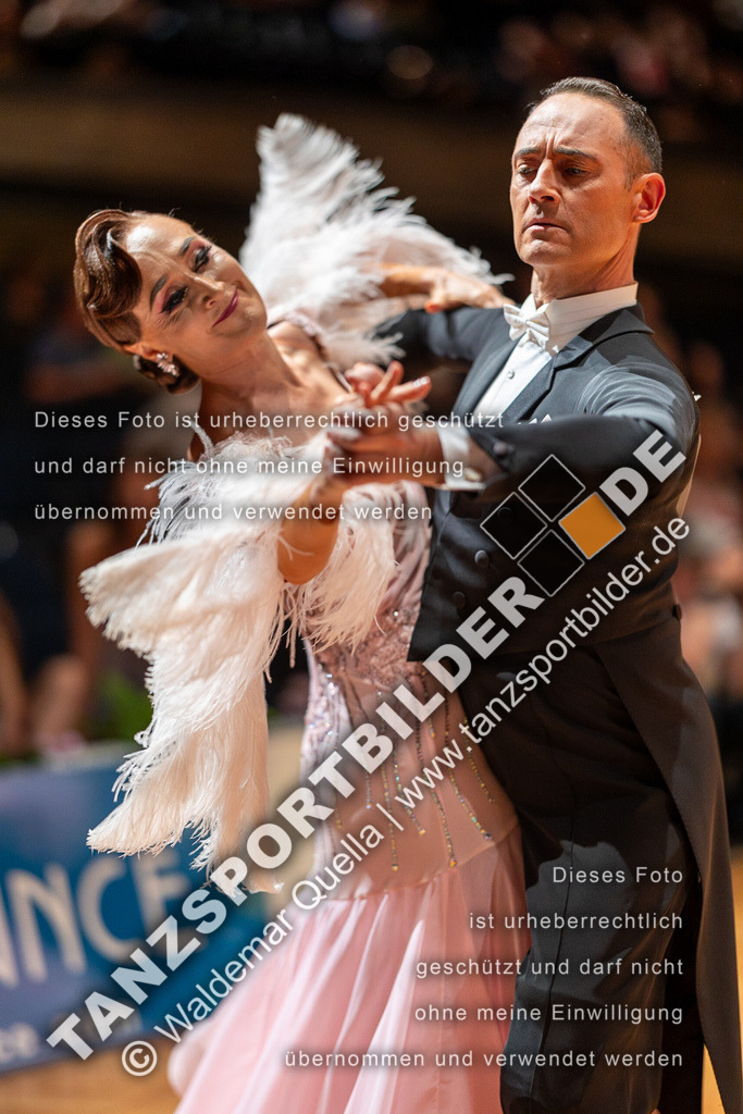 20230812-11406 | Hier finden Sie Tanz Bilder vom Latein und Standard Formationen tanzen. Sportbilder vom Tanzsport. Schöne Fotos und von Weltmeisterschaft, Europameisterschaft, Bundesliga, Regionalliga, Oberliga und Landesliga sowie von GOC Stuttgart, DanceComp, WM Bremen