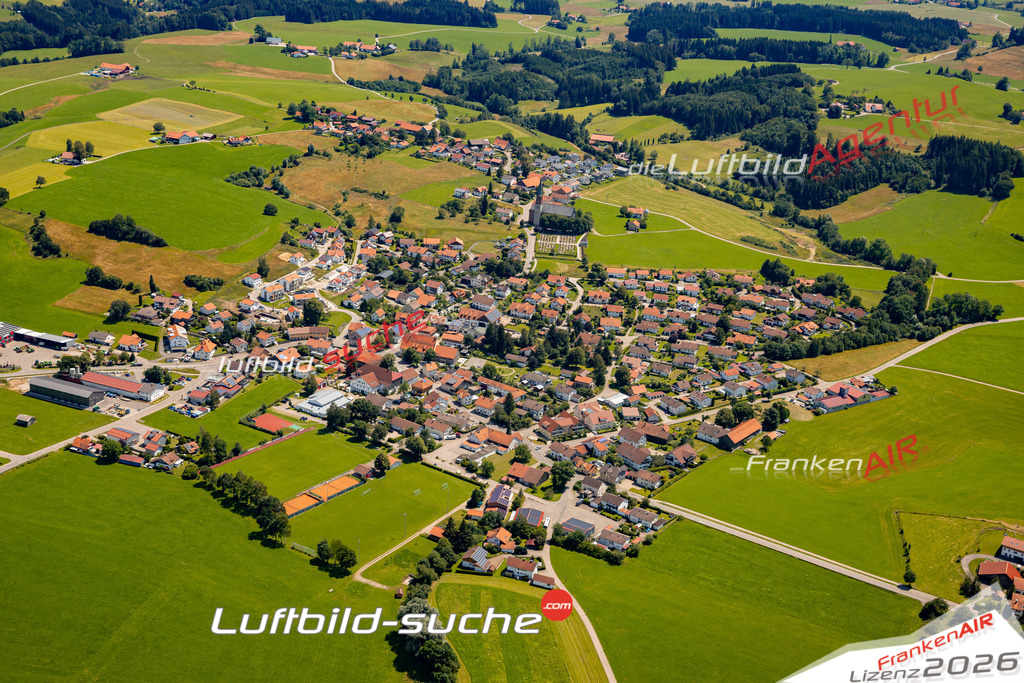 Das Luftbild zeigt : Kimratshofen Altusried - Die Luftaufnahme wurde 2024 vom UL-Flugzeug aus erstellt ( keine Drohne ) - Hochauflösende Luftaufnahme - Für grossformatige Ausdrucke geeignet. Die Geschenkidee !Mit Lizenz und Bildrechte bestellbar
