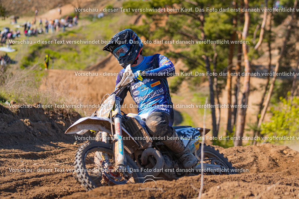 20260501_MCWriezen-4015 | Sportfotografin aus Berlin-Brandenburg mit Fokus auf Motocross. Ich halte deine sportliche Leistung und echte Emotionen auf und neben der Strecke professionell fest. Entdecke die Fotos von deinem Rennen und bestelle sie direkt hier im Shop.